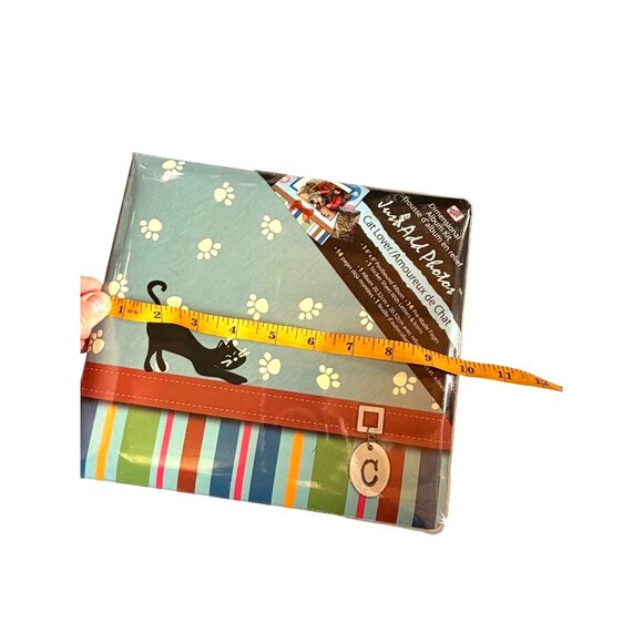 Cat-Themed Scrapbook Album With Paw Prints & Stripes Design Holds 4x6 Photos Inc - Picture 8 of 8